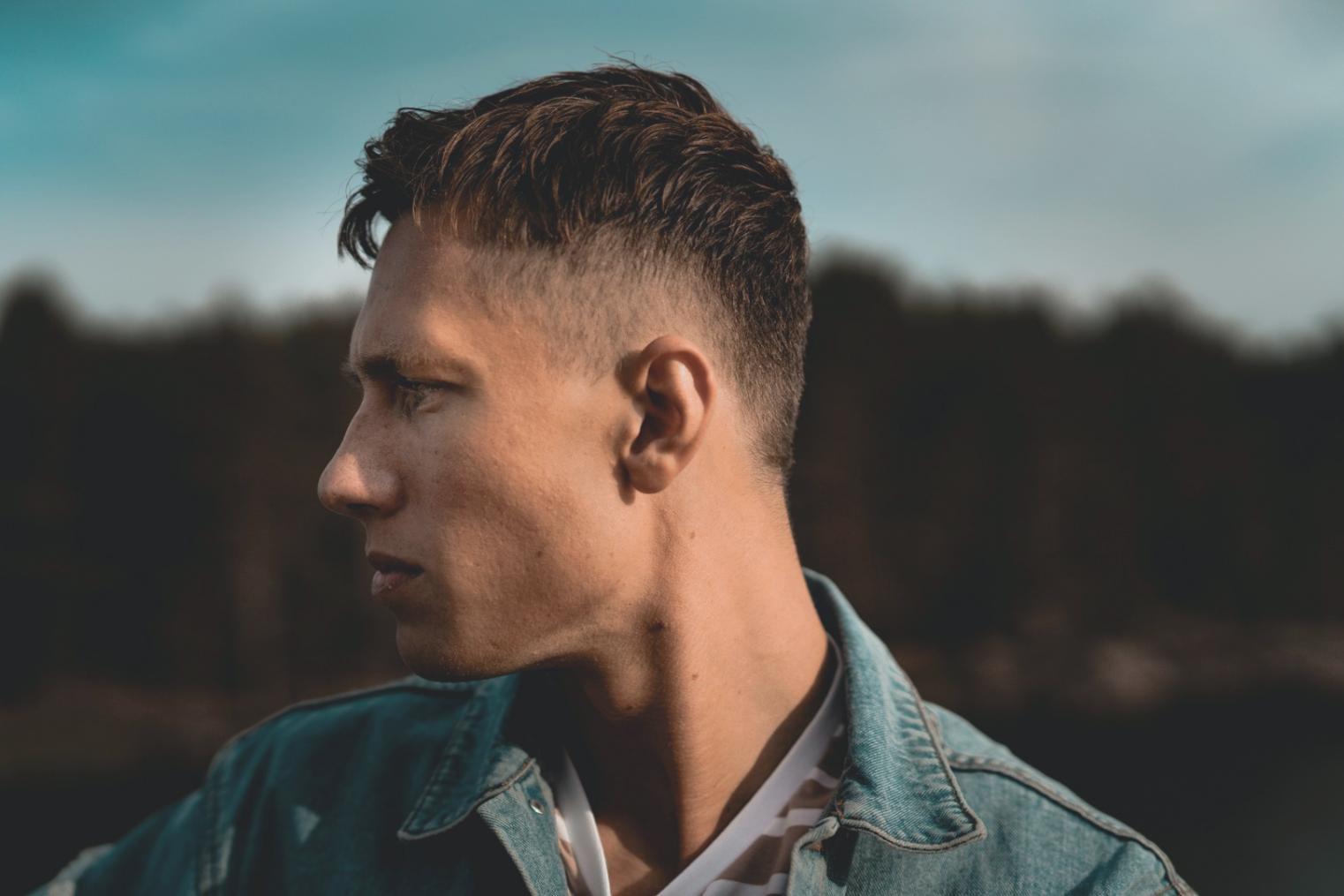 Dimostrazione di tecnica di rasatura classica